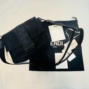 FENDI  Baguette Messenger Bag Medium  (Authentic)